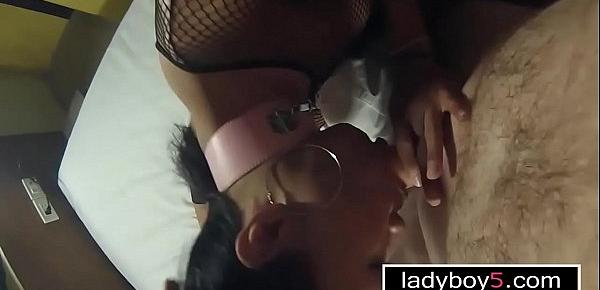  Big penis ladyboy fucks a guy anal after he fucked her first